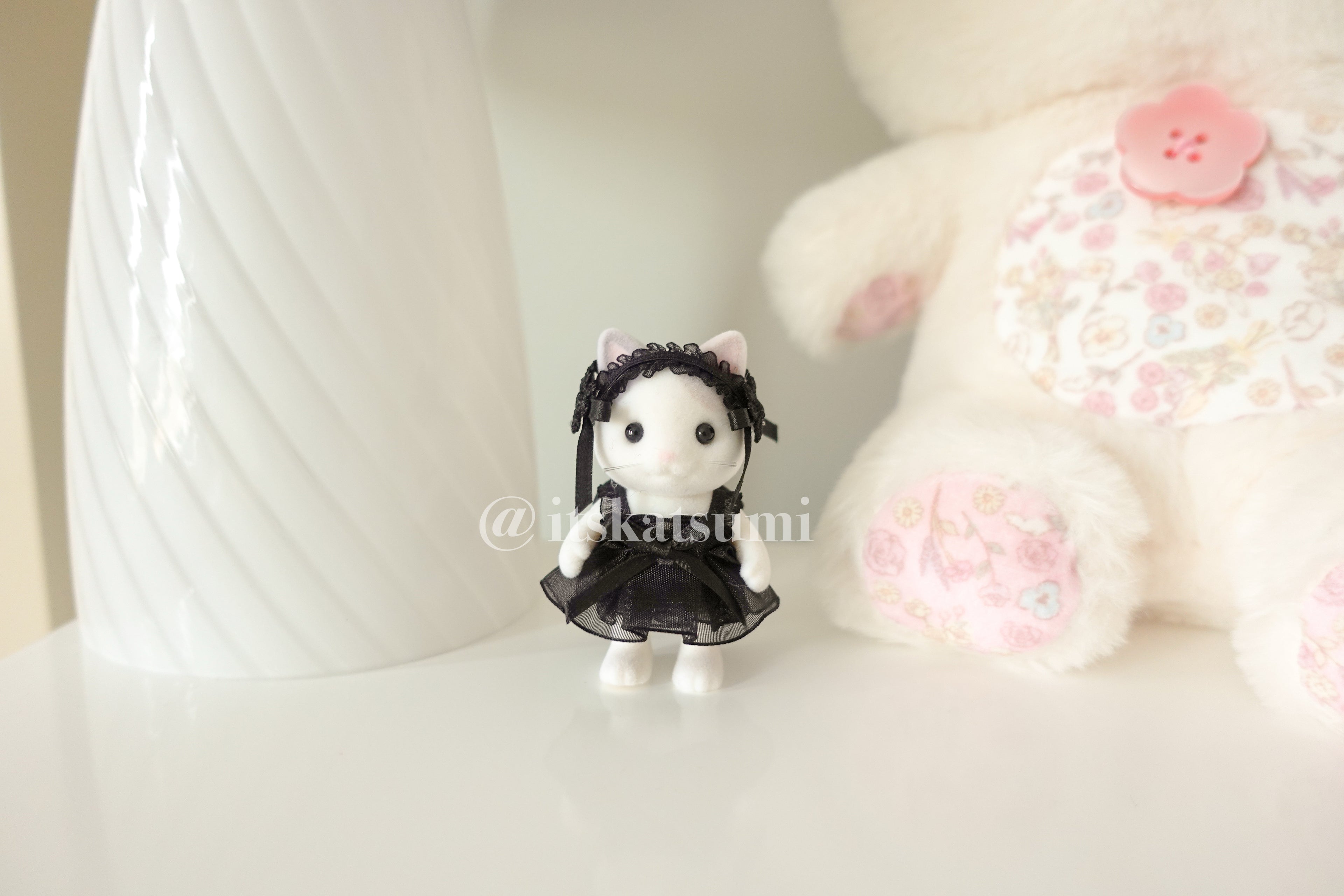 Real Calico Critter / Sylvanian Families ♡ Child Latte Cat in a Kawaii Black Dress