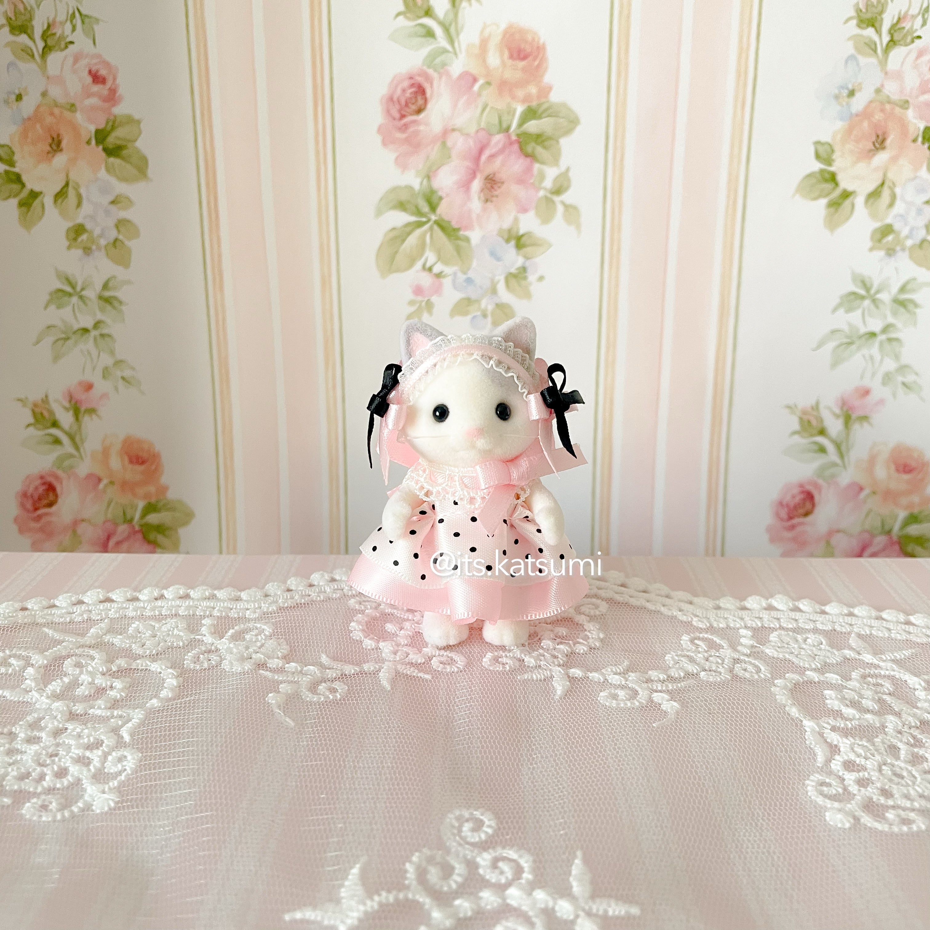Real Calico Critter / Sylvanian Families ♡ Child Latte Cat in a Kawaii Lolita Dress