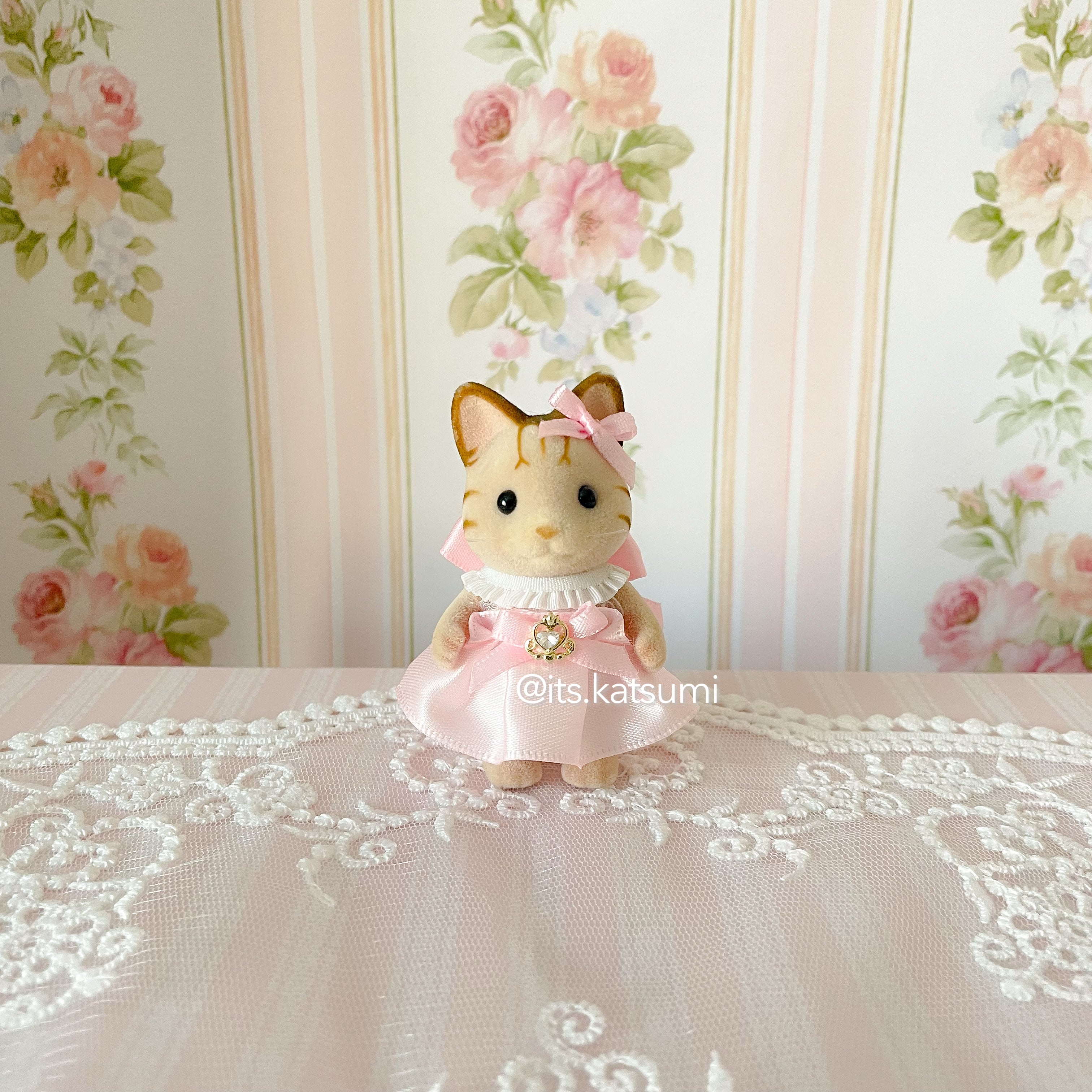 Real Calico Critter / Sylvanian Families ♡ Child Brown Sandy Cat in a Kawaii Lolita Dress