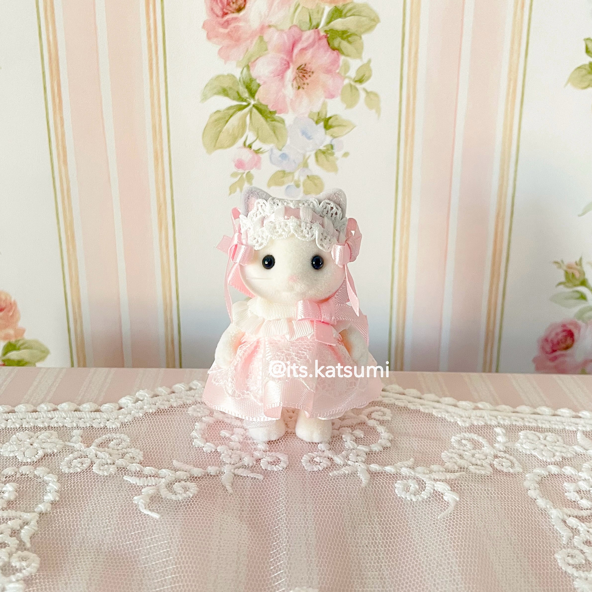 Real Calico Critter / Sylvanian Families ♡ Child Latte Cat in a Kawaii Lolita Dress