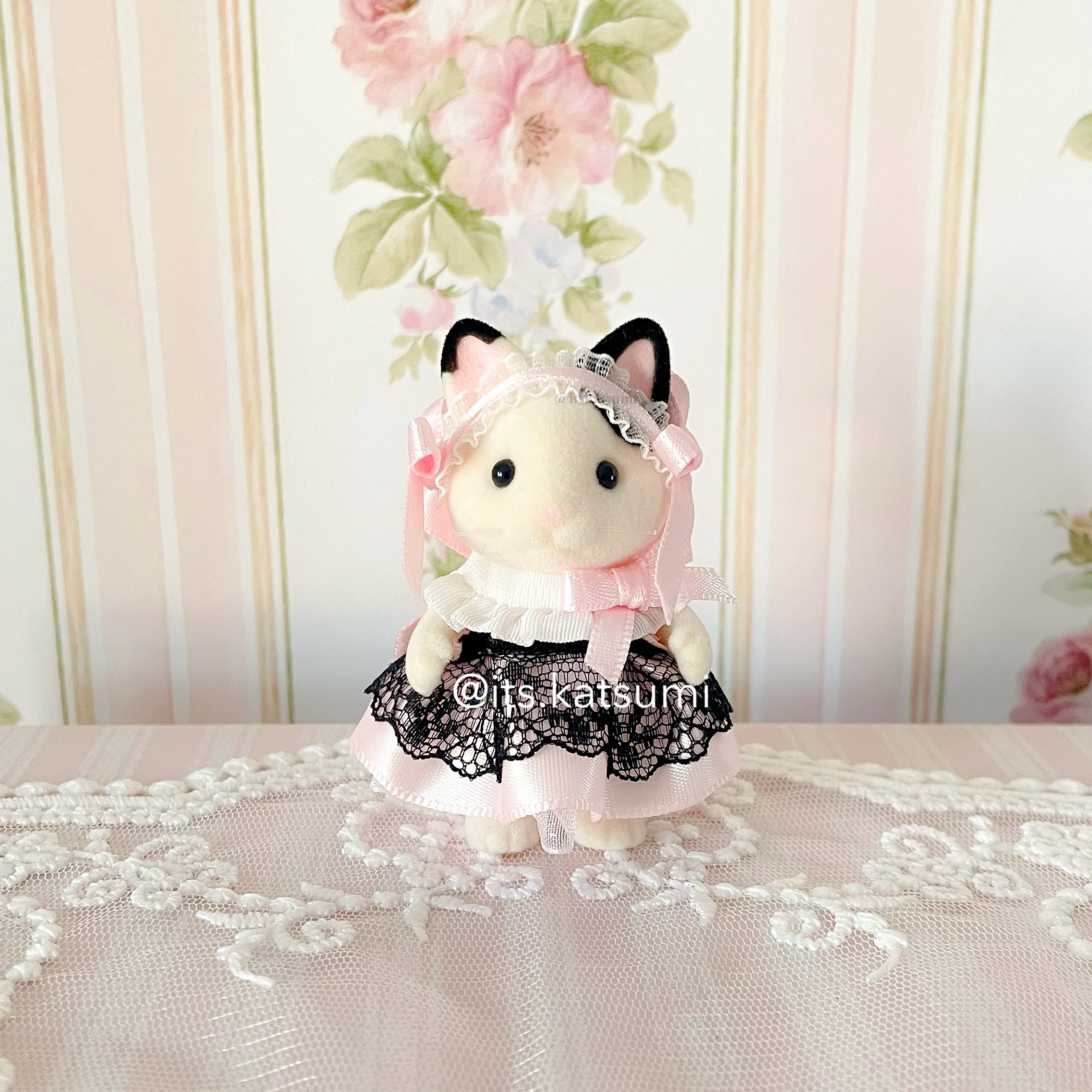 Real Calico Critter / Sylvanian Families ♡ Child Tuxedo Cat in a Kawaii Lolita Dress